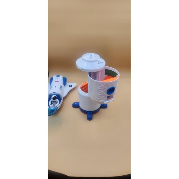 NASA TOY Astro Venture Space Toys; Shuttle And Space Station and Figures - Picture 4 of 6